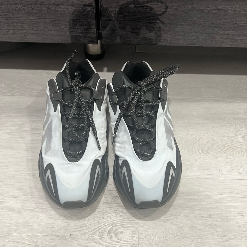 Adidas Men’s Yeezy Boost 700 Mnvn Low-top Sneakers